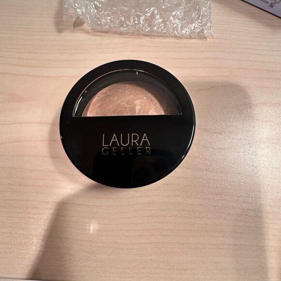 Laura Geller Baked Balance-n-Brighten Color Correcting Foundation - Picture 6 of 12